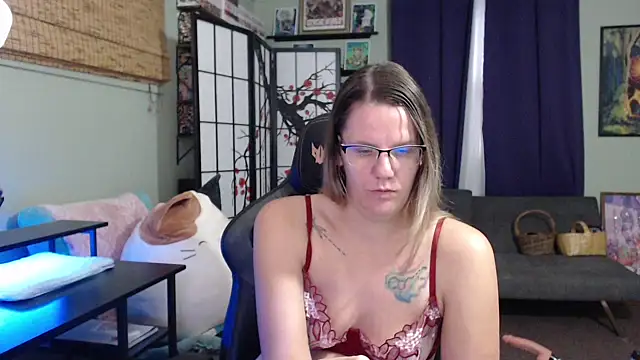 Snapshot of Sarahtineke chatting on November 21, 2025, 5:12 pm Sarahtineke online show from November 21, 2025, 5:12 pm