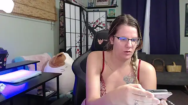 Snapshot of Sarahtineke chatting on November 19, 2025, 5:35 pm Sarahtineke online show from November 19, 2025, 5:35 pm