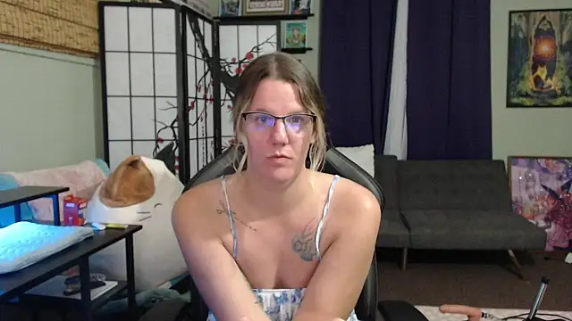 Snapshot of Sarahtineke chatting on November 3, 2025, 12:05 am Sarahtineke online show from November 3, 2025, 12:05 am