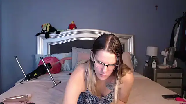 Snapshot of Sarahtineke chatting on January 13, 2026, 8:13 pm Sarahtineke online show from January 13, 2026, 8:13 pm