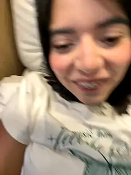 NicolRoss  online show from December 3, 2025, 7:57 pm