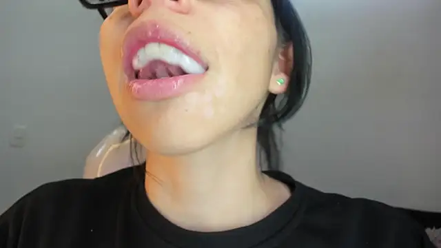 Katty mouth online show from December 4, 2025, 8:41 pm