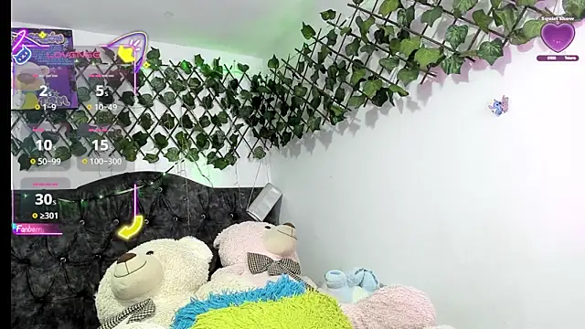 PaulinaSwan online show from December 17, 2025, 5:12 am