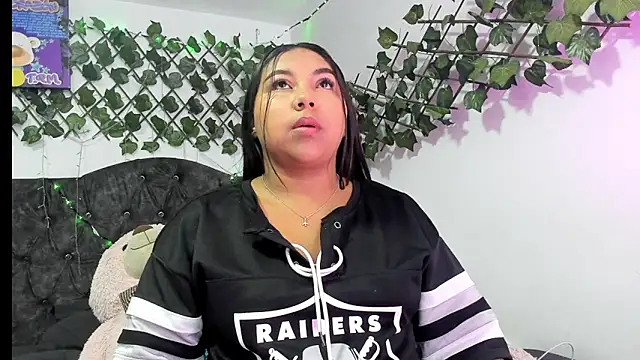 PaulinaSwan online show from November 20, 2025, 7:09 am