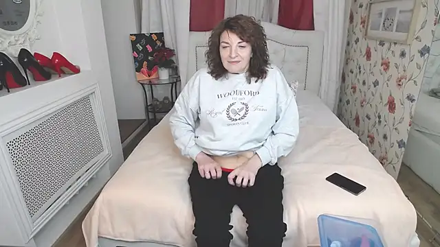 Snapshot of AmiHotGranny chatting on November 18, 2025, 10:40 am AmiHotGranny online show from November 18, 2025, 10:40 am