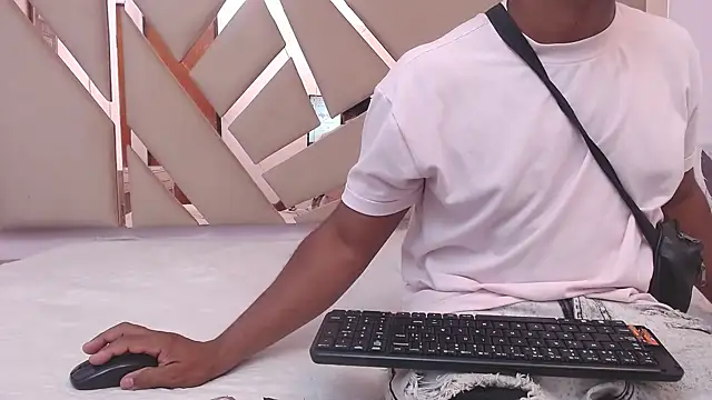 Snapshot of you_and_i9 chatting on November 5, 2025, 7:28 pm you and i9 online show from November 5, 2025, 7:28 pm