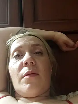 Snapshot of LeraSweet chatting on August 1, 2026, 8:18 pm LeraSweet online show from August 1, 2026, 8:18 pm