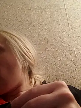 Snapshot of LeraSweet chatting on May 1, 2026, 7:41 pm LeraSweet online show from May 1, 2026, 7:41 pm