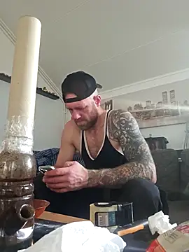 Snapshot of eltoulou chatting on December 15, 2025, 12:55 pm eltoulou online show from December 15, 2025, 12:55 pm