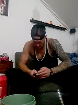 Snapshot of eltoulou chatting on September 12, 2025, 8:52 pm eltoulou online show from September 12, 2025, 8:52 pm