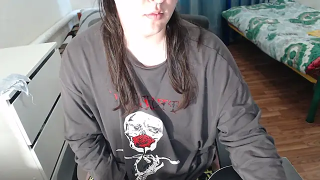 Snapshot of EvaMiron chatting on December 21, 2025, 7:54 am EvaMiron online show from December 21, 2025, 7:54 am