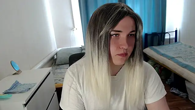 EvaMiron online show from April 8, 2026, 8:38 am