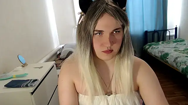 EvaMiron online show from March 12, 2026, 7:34 am