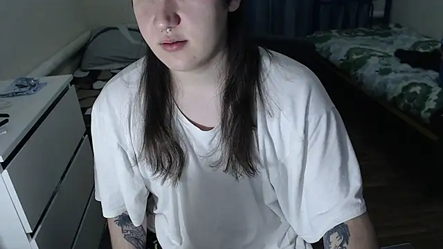 EvaMiron online show from December 5, 2025, 6:50 pm