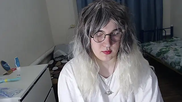 Snapshot of EvaMiron chatting on January 7, 2026, 6:35 pm EvaMiron online show from January 7, 2026, 6:35 pm