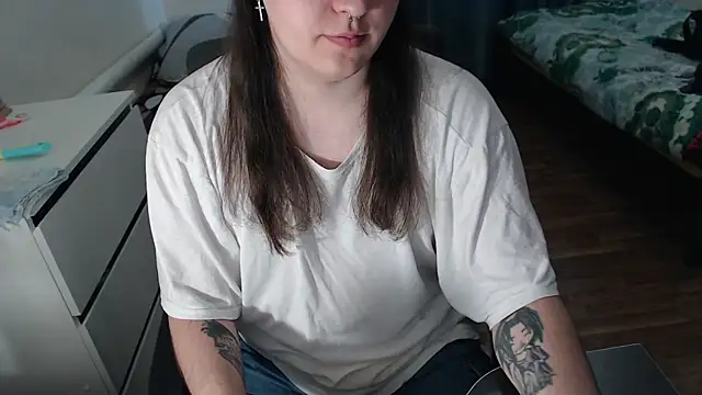 Snapshot of EvaMiron chatting on December 22, 2025, 8:14 am EvaMiron online show from December 22, 2025, 8:14 am