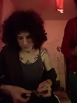 Snapshot of SuccubusTatuada chatting on November 18, 2025, 10:34 pm SuccubusTatuada online show from November 18, 2025, 10:34 pm