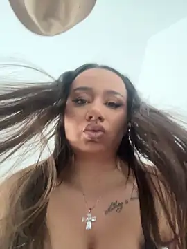 deliaroyal online show from October 29, 2025, 10:58 am