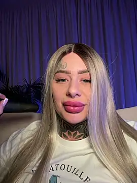 Snapshot of bambixboo chatting on February 21, 2026, 8:22 pm bambixboo online show from February 21, 2026, 8:22 pm