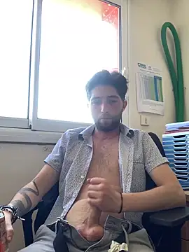 GuillaumebeauZizi online show from April 25, 2026, 2:58 pm