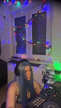 Snapshot of kinkygirl420x chatting on December 19, 2025, 7:27 pm kinkygirl420x online show from December 19, 2025, 7:27 pm