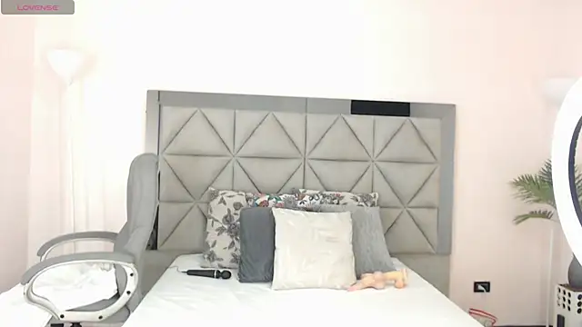 genesis moretz online show from June 17, 2026, 5:07 am