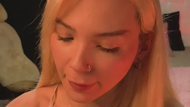 Snapshot of SandraBoyl chatting on November 28, 2025, 2:12 am SandraBoyl online show from November 28, 2025, 2:12 am