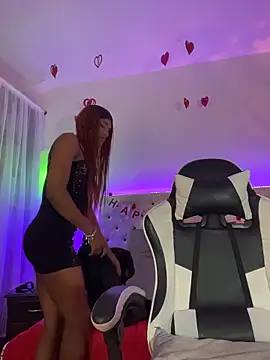 Snapshot of Elektra_Queen chatting on February 23, 2026, 1:23 pm Elektra Queen online show from February 23, 2026, 1:23 pm