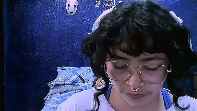 NinaYellow online show from February 11, 2026, 12:38 pm