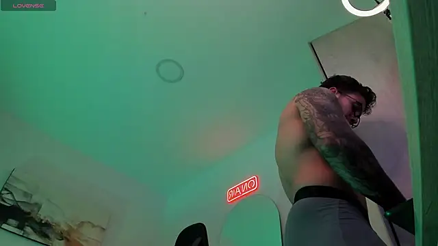 LucianSinclair online show from February 22, 2025, 2:28 am