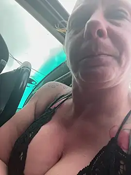 Snapshot of Everlyrose27 chatting on March 14, 2025, 4:51 pm Everlyrose27 online show from March 14, 2025, 4:51 pm