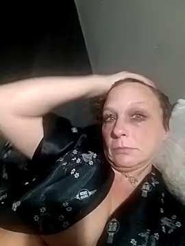 Snapshot of Everlyrose27 chatting on January 18, 2025, 4:26 am Everlyrose27 online show from January 18, 2025, 4:26 am