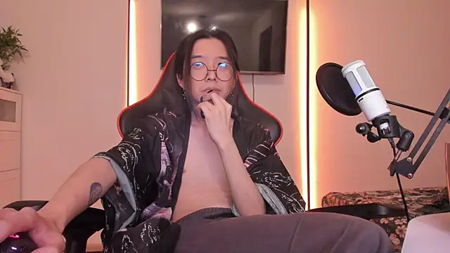 wexlee7 online show from November 28, 2025, 11:05 pm