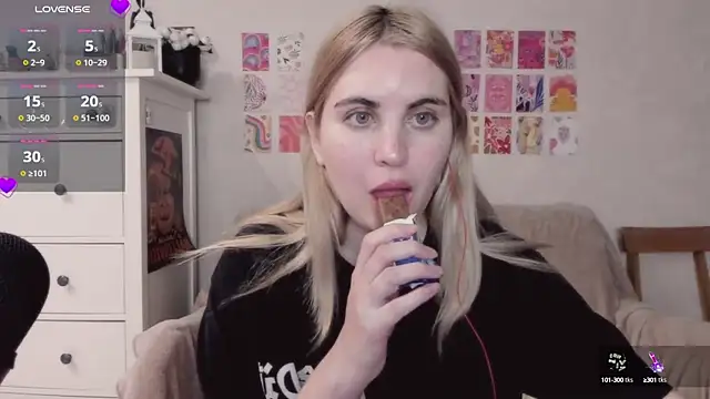 Snapshot of pawpaws chatting on March 9, 2025, 10:19 pm pawpaws online show from March 9, 2025, 10:19 pm