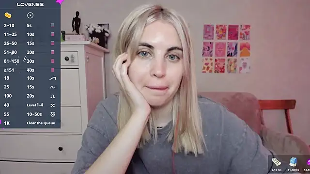 Snapshot of pawpaws chatting on October 17, 2025, 8:50 am pawpaws online show from October 17, 2025, 8:50 am