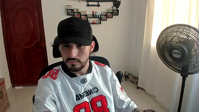 DmitriSanders online show from April 18, 2026, 10:32 pm