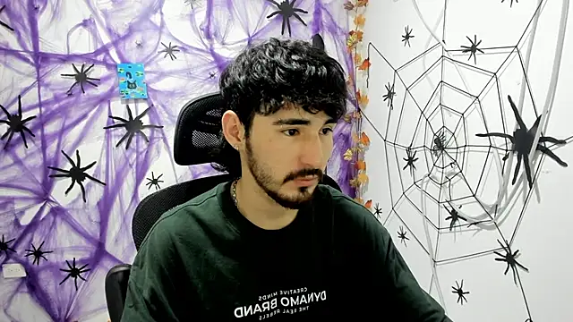 DmitriSanders online show from December 18, 2025, 8:23 pm