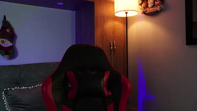 Snapshot of MarkHazze chatting on December 18, 2025, 10:46 pm MarkHazze online show from December 18, 2025, 10:46 pm