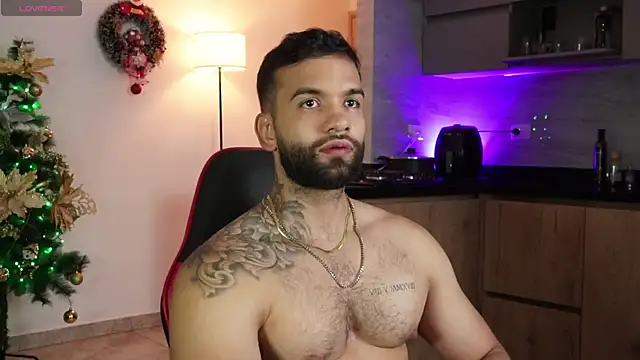 Snapshot of MarkHazze chatting on December 21, 2025, 10:54 pm MarkHazze online show from December 21, 2025, 10:54 pm