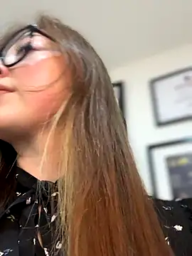 Snapshot of Sofii_gold chatting on September 27, 2025, 11:33 pm Sofii gold online show from September 27, 2025, 11:33 pm