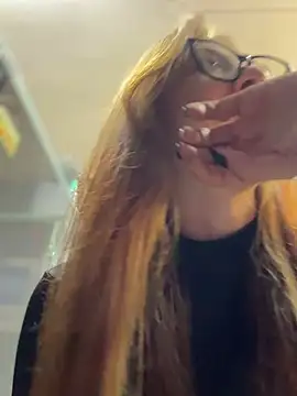 Snapshot of Sofii_gold chatting on March 9, 2025, 4:16 am Sofii gold online show from March 9, 2025, 4:16 am