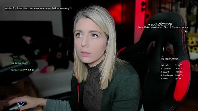 Snapshot of Lisaonthemoon chatting on October 5, 2025, 7:37 pm Lisaonthemoon online show from October 5, 2025, 7:37 pm