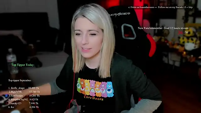 Snapshot of Lisaonthemoon chatting on October 1, 2025, 7:18 pm Lisaonthemoon online show from October 1, 2025, 7:18 pm