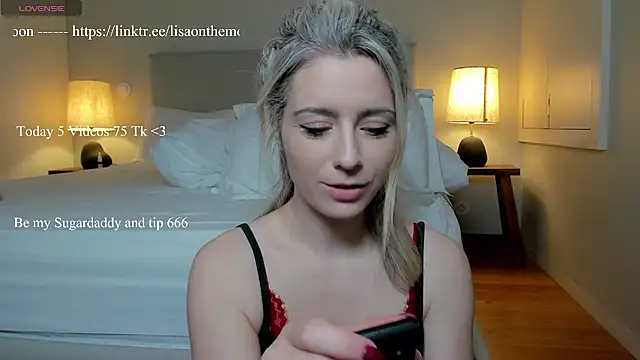 Snapshot of Lisaonthemoon chatting on November 13, 2025, 4:00 pm Lisaonthemoon online show from November 13, 2025, 4:00 pm