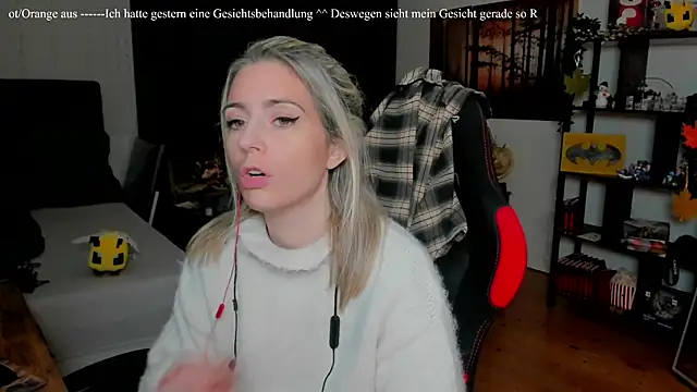 Snapshot of Lisaonthemoon chatting on November 29, 2025, 2:39 pm Lisaonthemoon online show from November 29, 2025, 2:39 pm