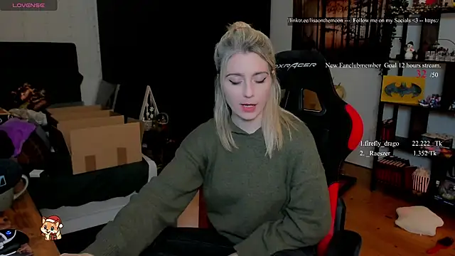 Lisaonthemoon online show from December 16, 2025, 9:41 pm