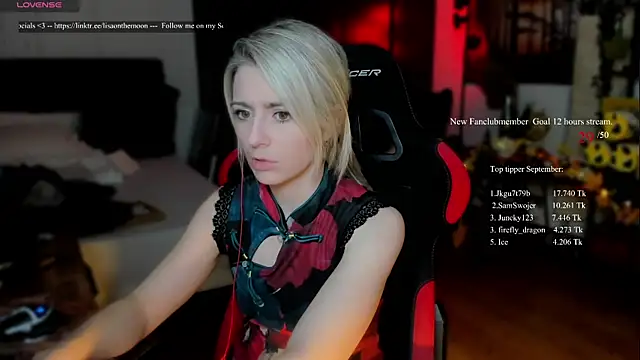 Snapshot of Lisaonthemoon chatting on September 28, 2025, 7:10 pm Lisaonthemoon online show from September 28, 2025, 7:10 pm