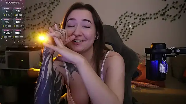 Snapshot of Megan__Hart chatting on November 7, 2025, 12:26 am Megan Hart online show from November 7, 2025, 12:26 am