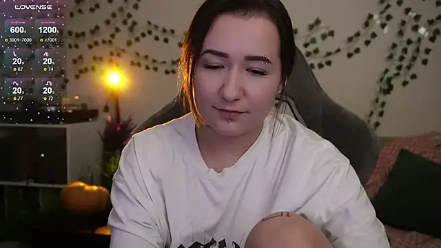 Snapshot of Megan__Hart chatting on November 9, 2025, 2:15 am Megan Hart online show from November 9, 2025, 2:15 am