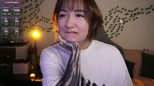 Snapshot of Megan__Hart chatting on November 26, 2025, 12:43 am Megan Hart online show from November 26, 2025, 12:43 am